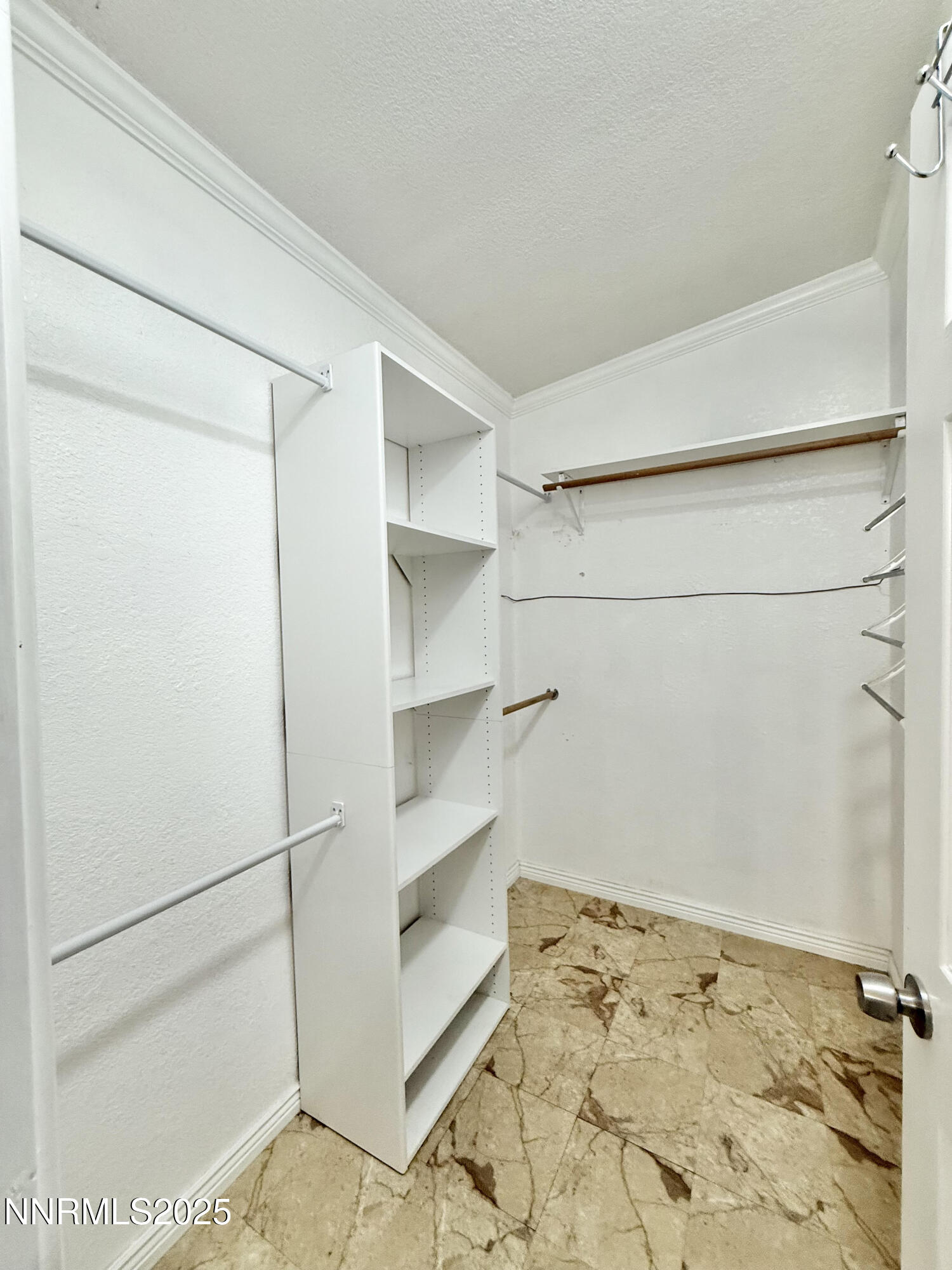 225 Carson Road Battle Mountain, NV 89820 - Photo 17 of 27 225 Carson primary closet