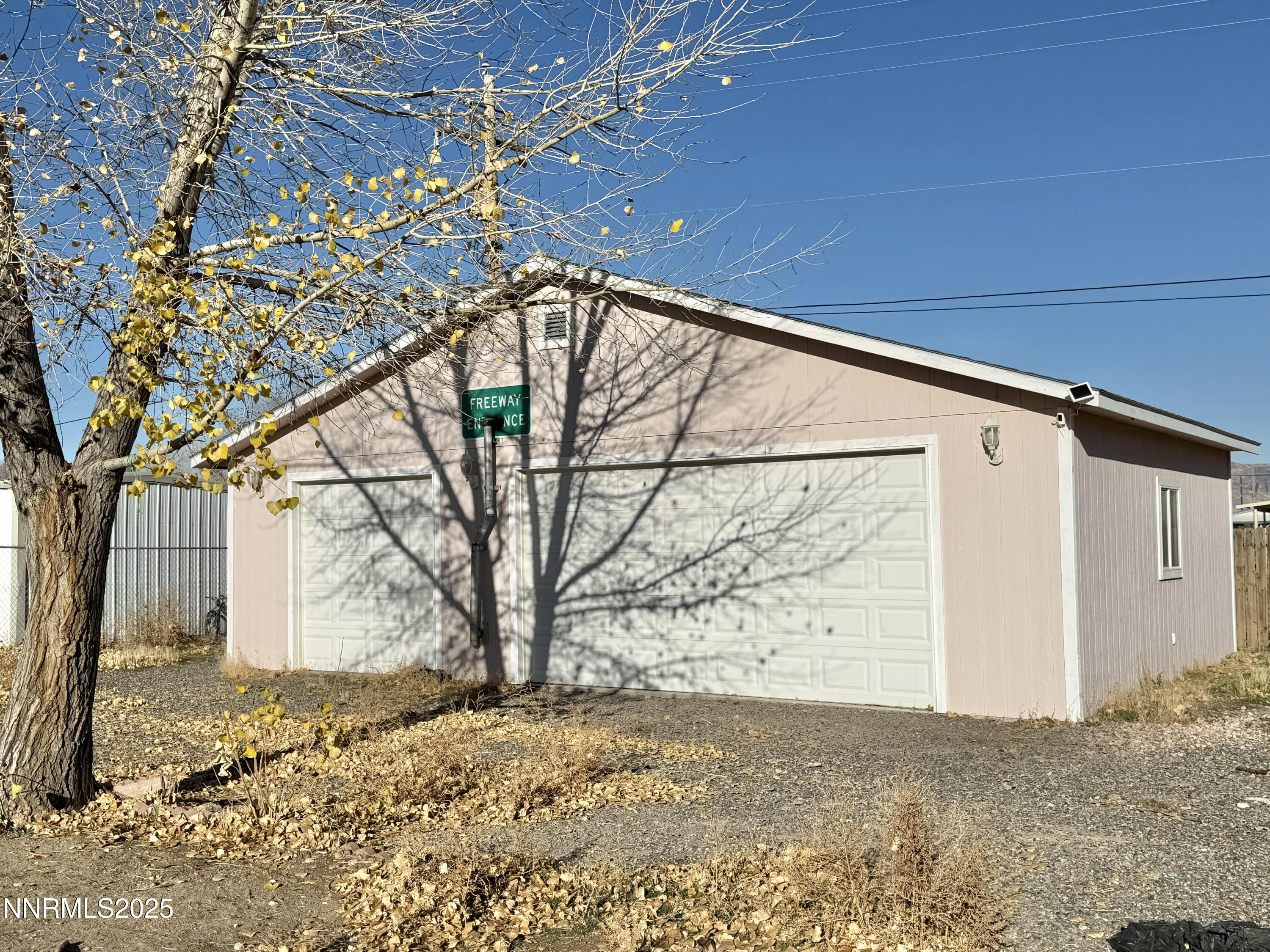 225 Carson Road Battle Mountain, NV 89820 - Photo 3 of 27 225 Carson garage