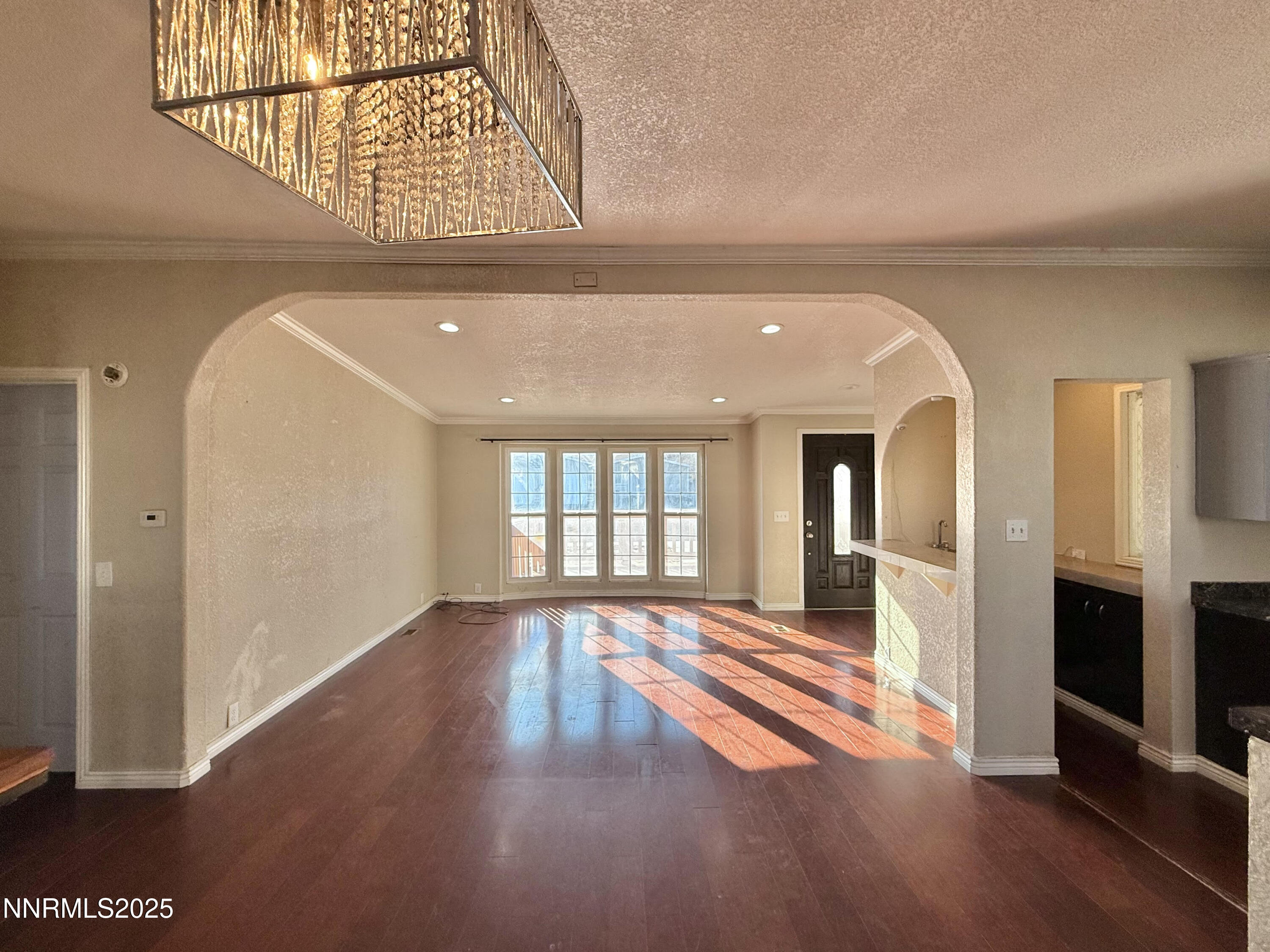 225 Carson Road Battle Mountain, NV 89820 - Photo 5 of 27 225 Carson living 2