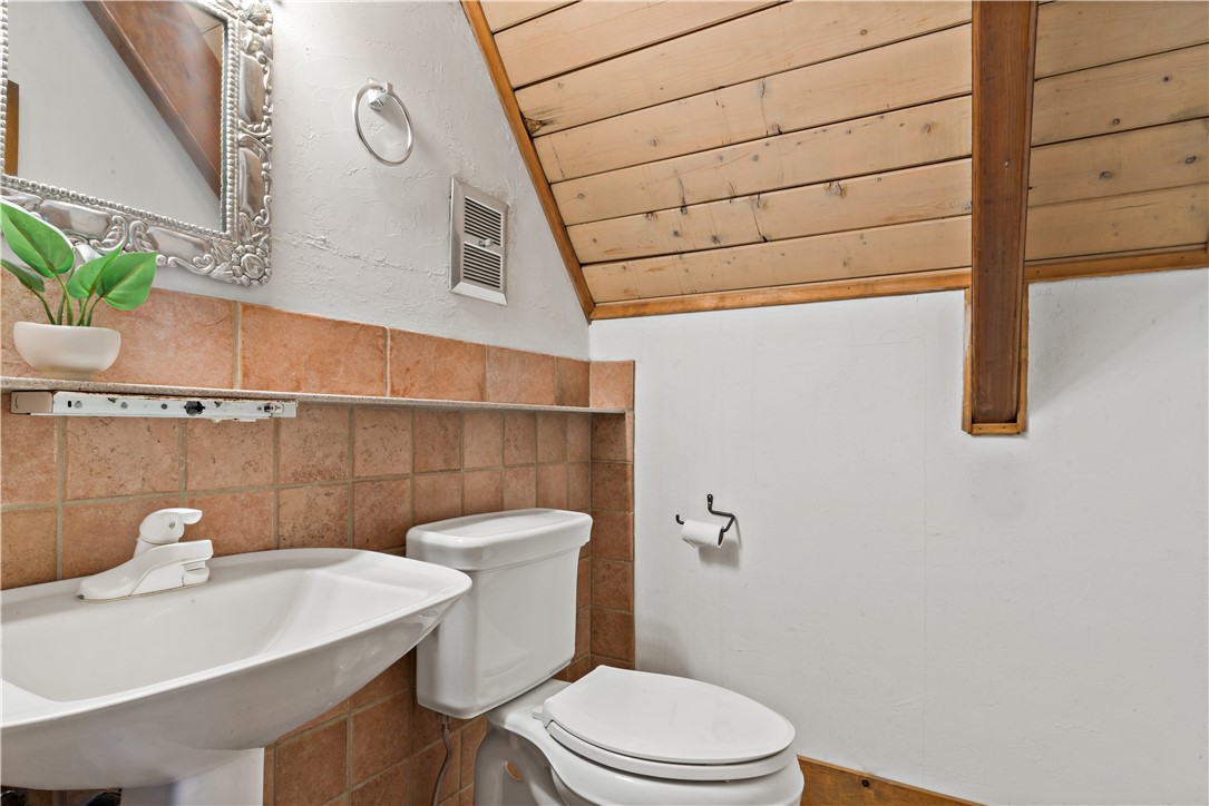 310 Old Coach Road Charlestown, RI 02813 - Photo 17 of 45 Loft bathroom.