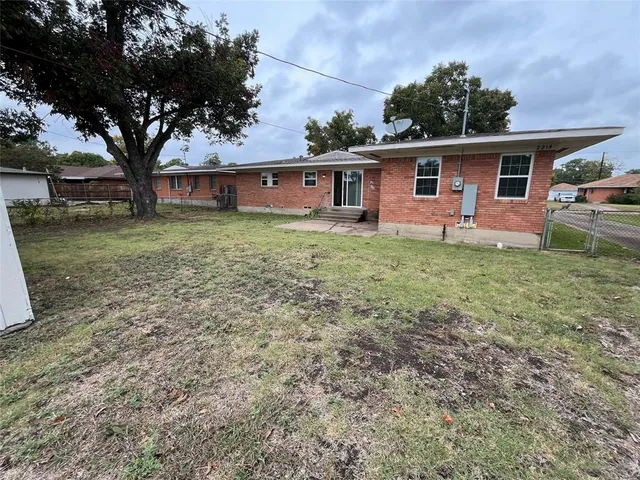 $1,950 | 2214 Mockingbird Lane, Garland, TX 75042
