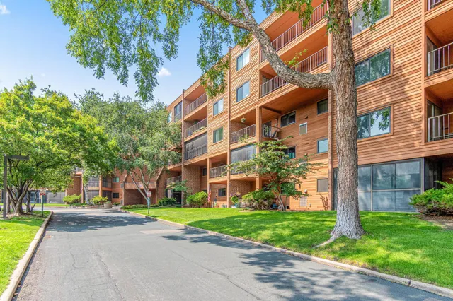 $204,900 | 3320 Louisiana Avenue South, Unit 112, St. Louis Park, MN 55426