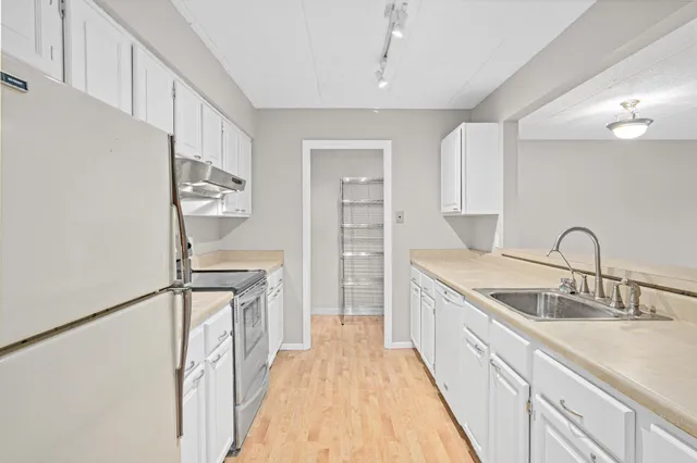 $204,900 | 3320 Louisiana Avenue South, Unit 112, St. Louis Park, MN 55426