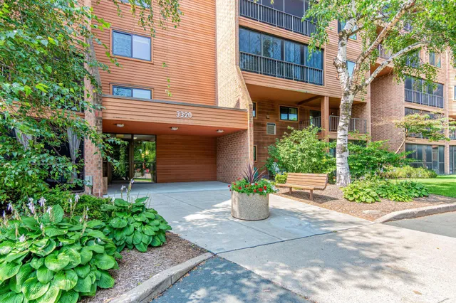 $204,900 | 3320 Louisiana Avenue South, Unit 112, St. Louis Park, MN 55426