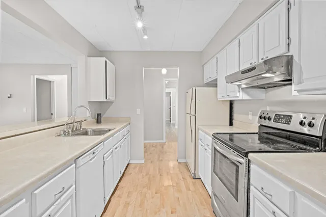 $204,900 | 3320 Louisiana Avenue South, Unit 112, St. Louis Park, MN 55426