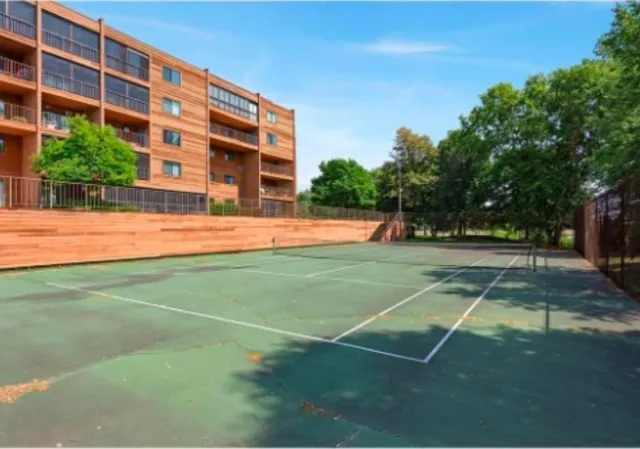 $204,900 | 3320 Louisiana Avenue South, Unit 112, St. Louis Park, MN 55426