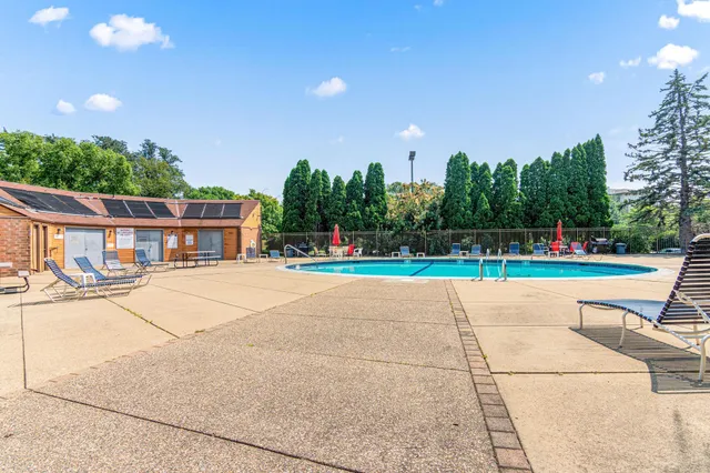 $204,900 | 3320 Louisiana Avenue South, Unit 112, St. Louis Park, MN 55426