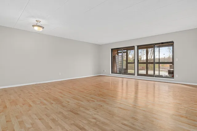 $204,900 | 3320 Louisiana Avenue South, Unit 112, St. Louis Park, MN 55426