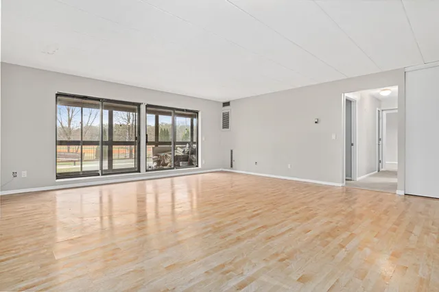 $204,900 | 3320 Louisiana Avenue South, Unit 112, St. Louis Park, MN 55426