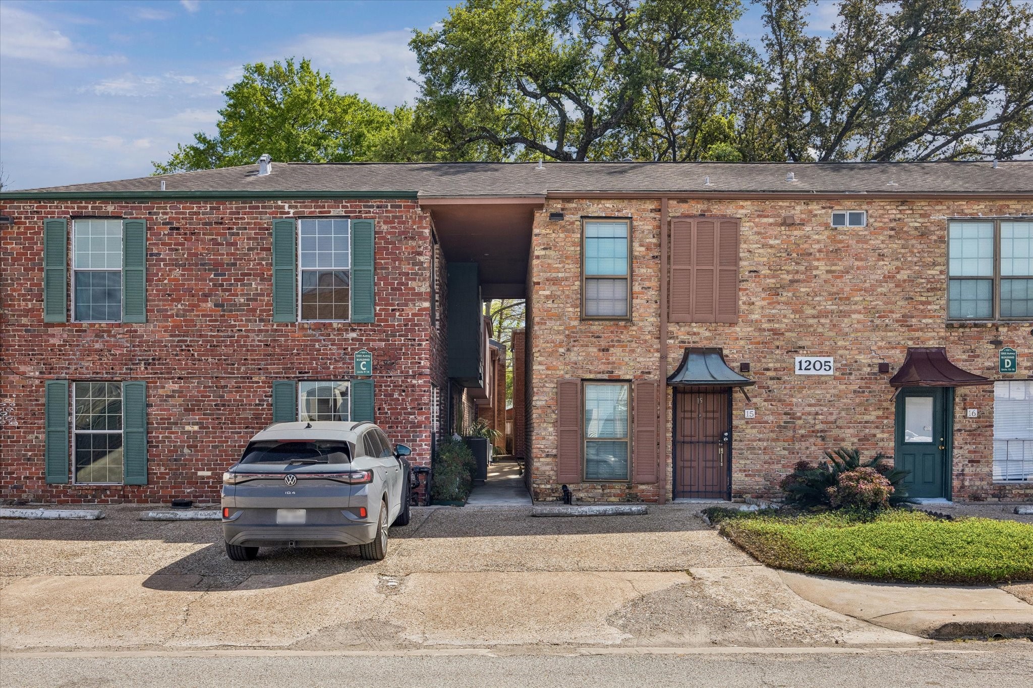 1205 Autrey Street, Unit 9 Houston, TX 77006 - Photo 1 of 32 Front of the complex, Unit 9 is located toward the back of the entryway.