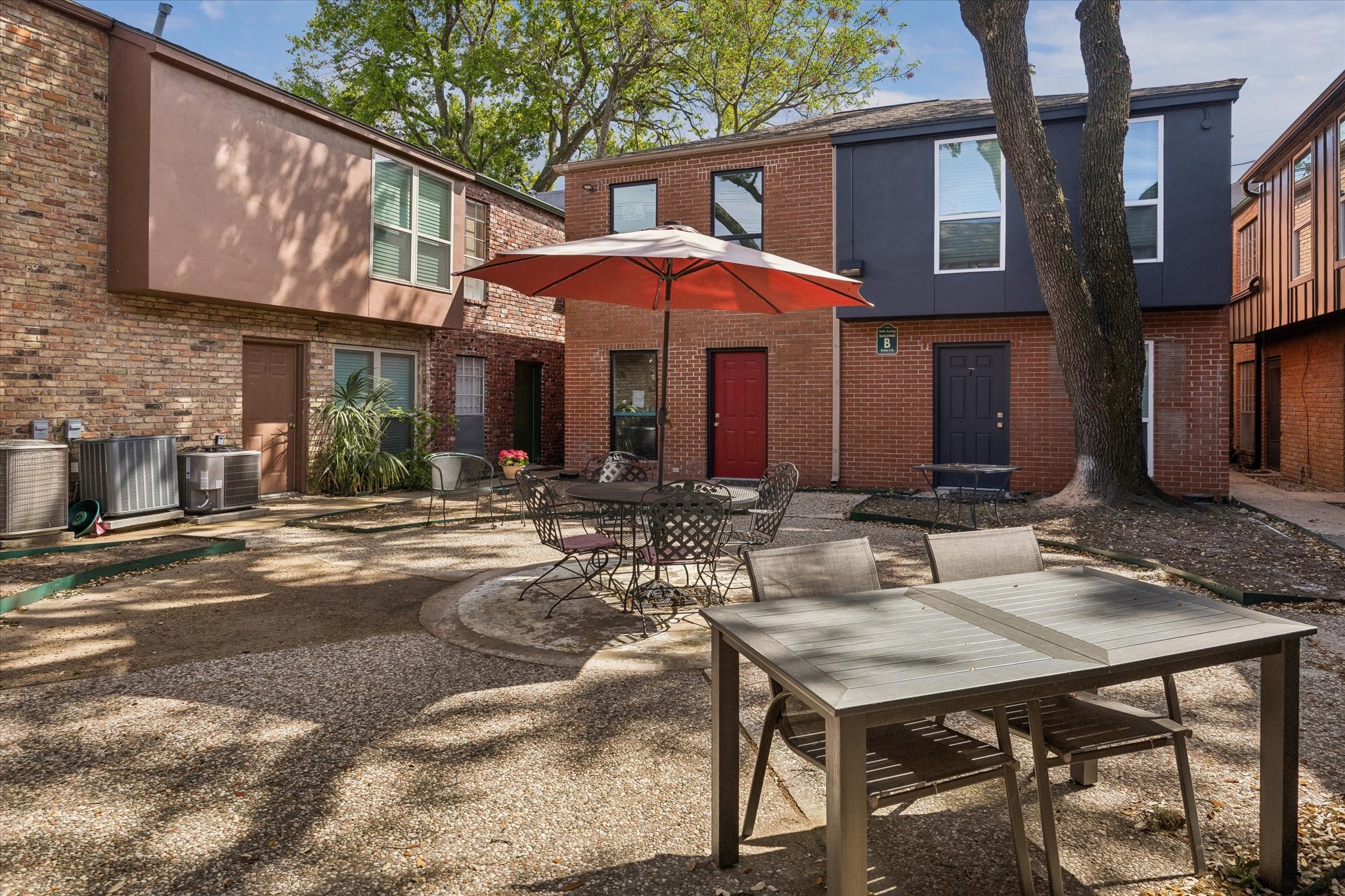 1205 Autrey Street, Unit 9 Houston, TX 77006 - Photo 14 of 32 The complex's courtyard.