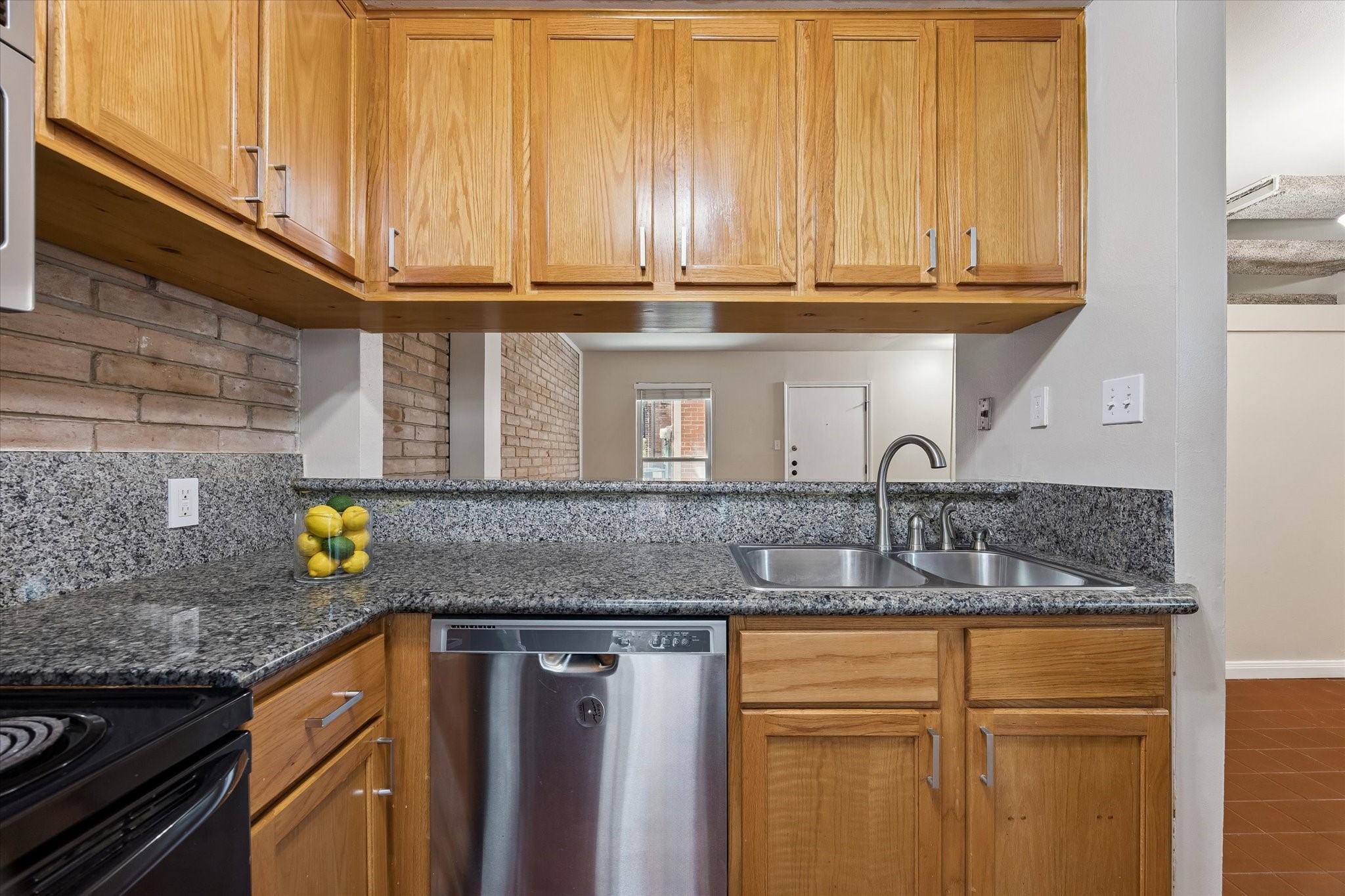 1205 Autrey Street, Unit 9 Houston, TX 77006 - Photo 2 of 32 Full kitchen.