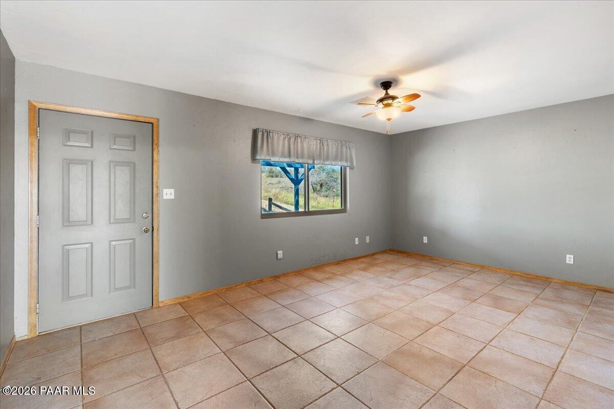 17829 East Jackrabbit Road Mayer, AZ 86333 - Photo 5 of 25 06-Living Room