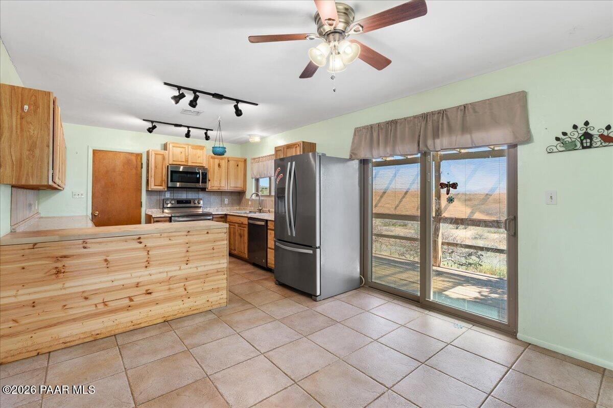 17829 East Jackrabbit Road Mayer, AZ 86333 - Photo 7 of 25 08-Dining Area & Ktichen