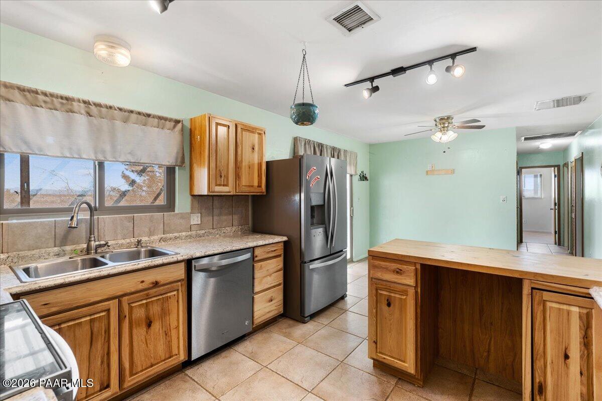 17829 East Jackrabbit Road Mayer, AZ 86333 - Photo 9 of 25 10-Kitchen