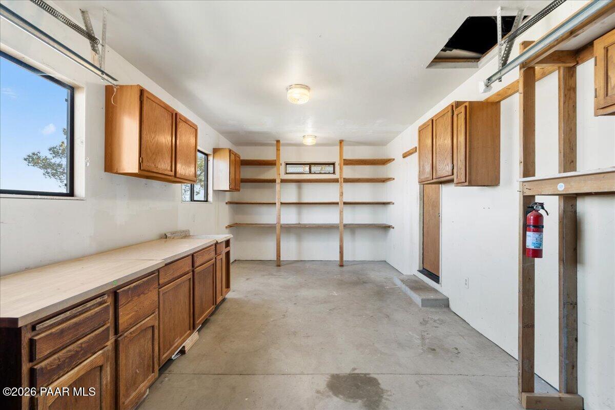 17829 East Jackrabbit Road Mayer, AZ 86333 - Photo 10 of 25 11-Garage