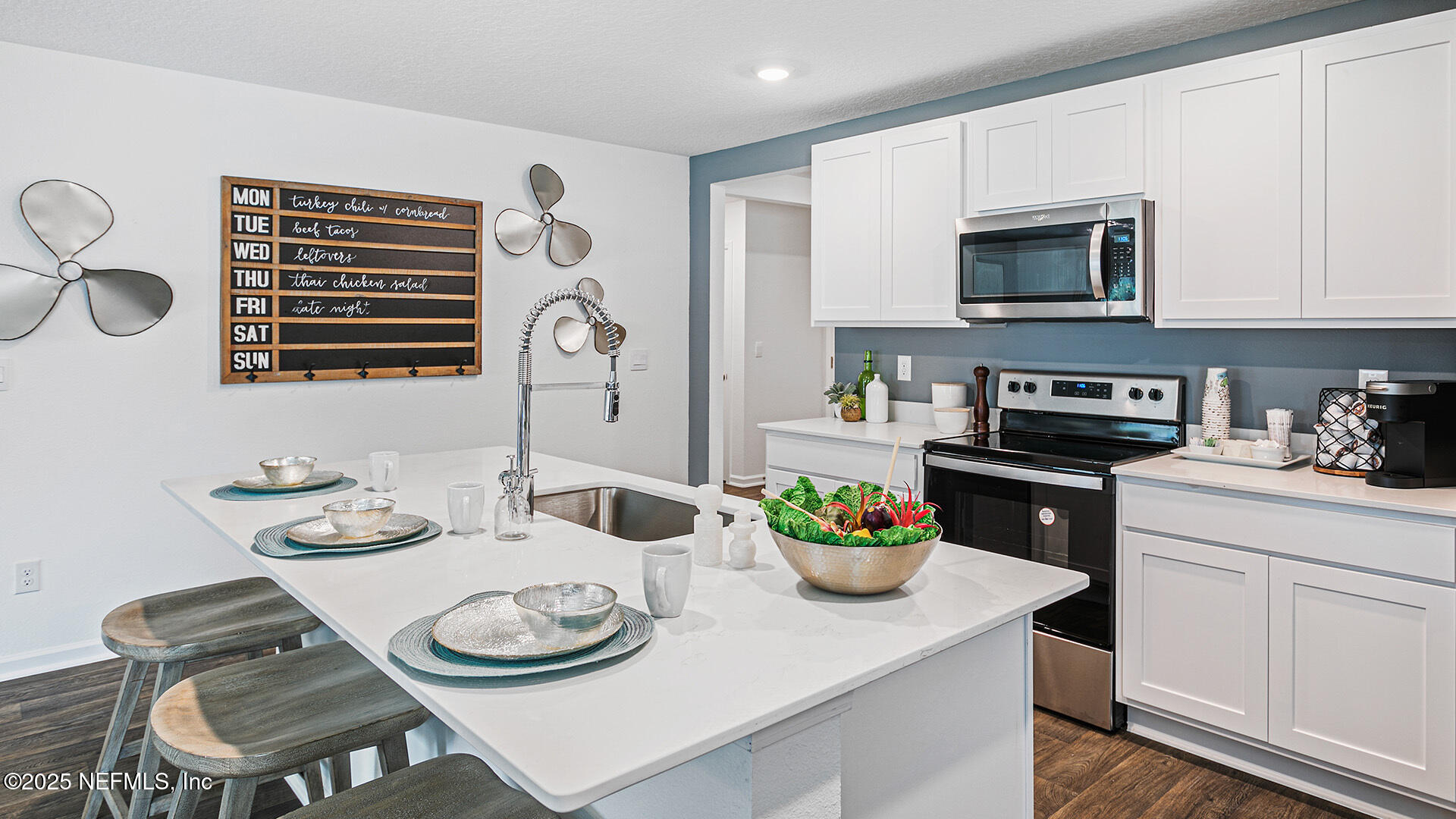 31 Palm Lane Palm Coast, FL 32164 - Photo 6 of 34 a kitchen with a stove a sink and cabinets