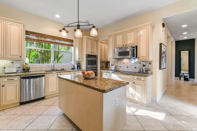 $1,250,000 | 256 West Bay Cedar Circle, Jupiter, FL 33458