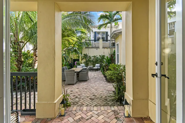 $1,250,000 | 256 West Bay Cedar Circle, Jupiter, FL 33458