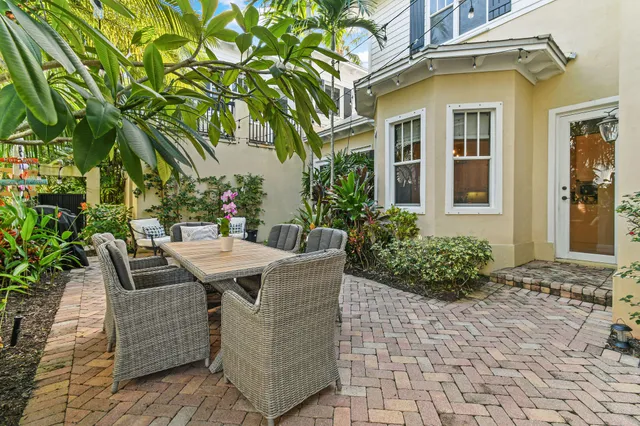 $1,250,000 | 256 West Bay Cedar Circle, Jupiter, FL 33458