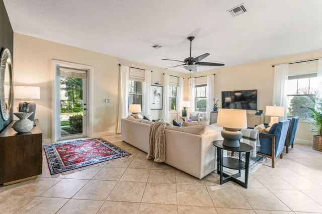 $1,250,000 | 256 West Bay Cedar Circle, Jupiter, FL 33458