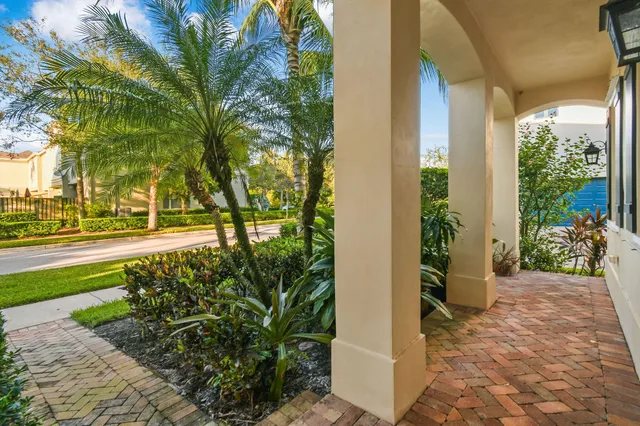 $1,250,000 | 256 West Bay Cedar Circle, Jupiter, FL 33458