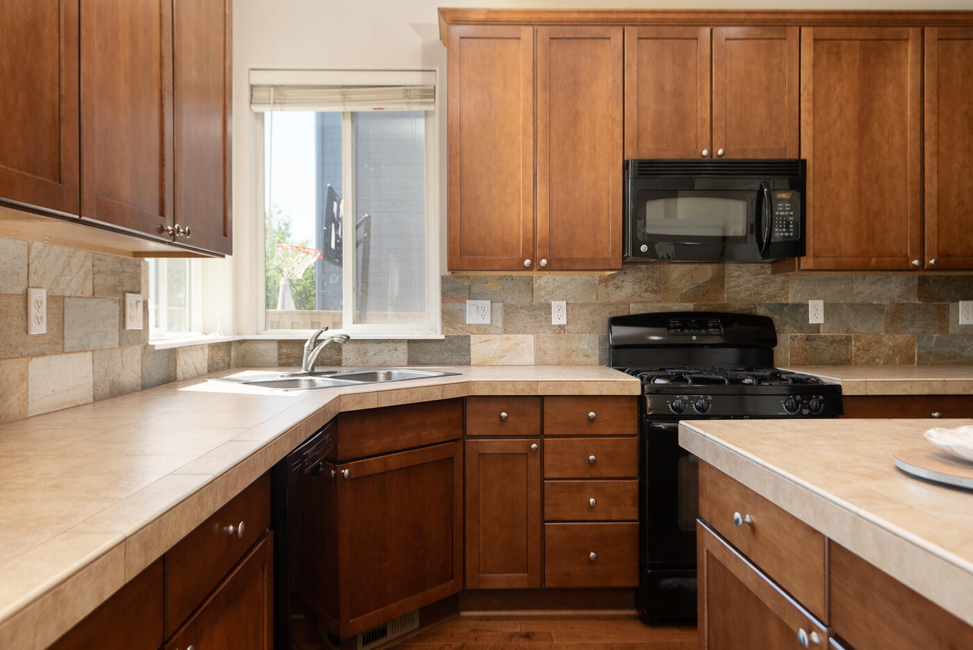 2664 Southwest 50th Street Redmond, OR 97756 - Photo 13 of 25 50th_Chris-27