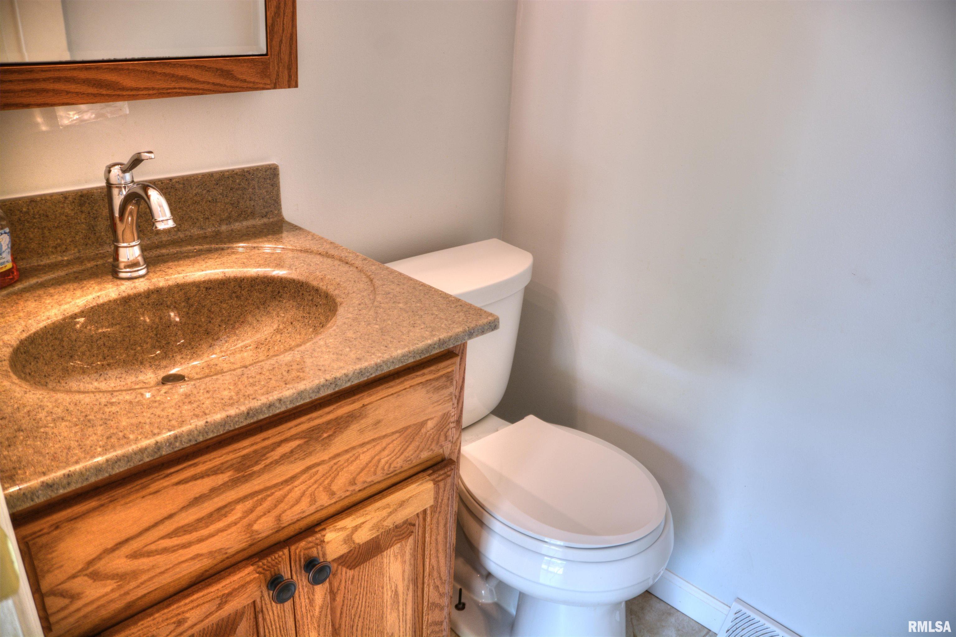 45 North Yorktown Road Macomb, IL 61455 - Photo 13 of 24