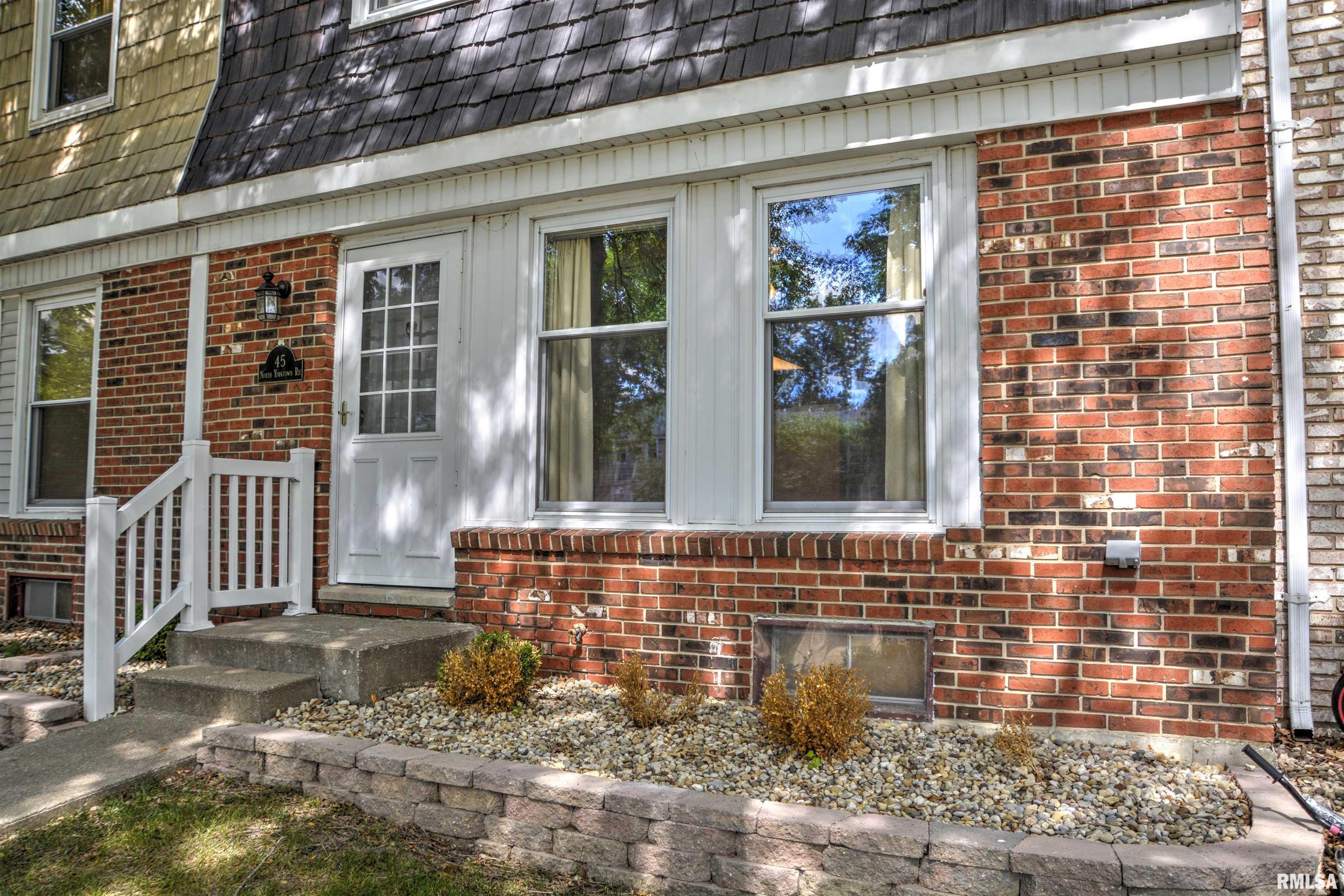 45 North Yorktown Road Macomb, IL 61455 - Photo 2 of 24