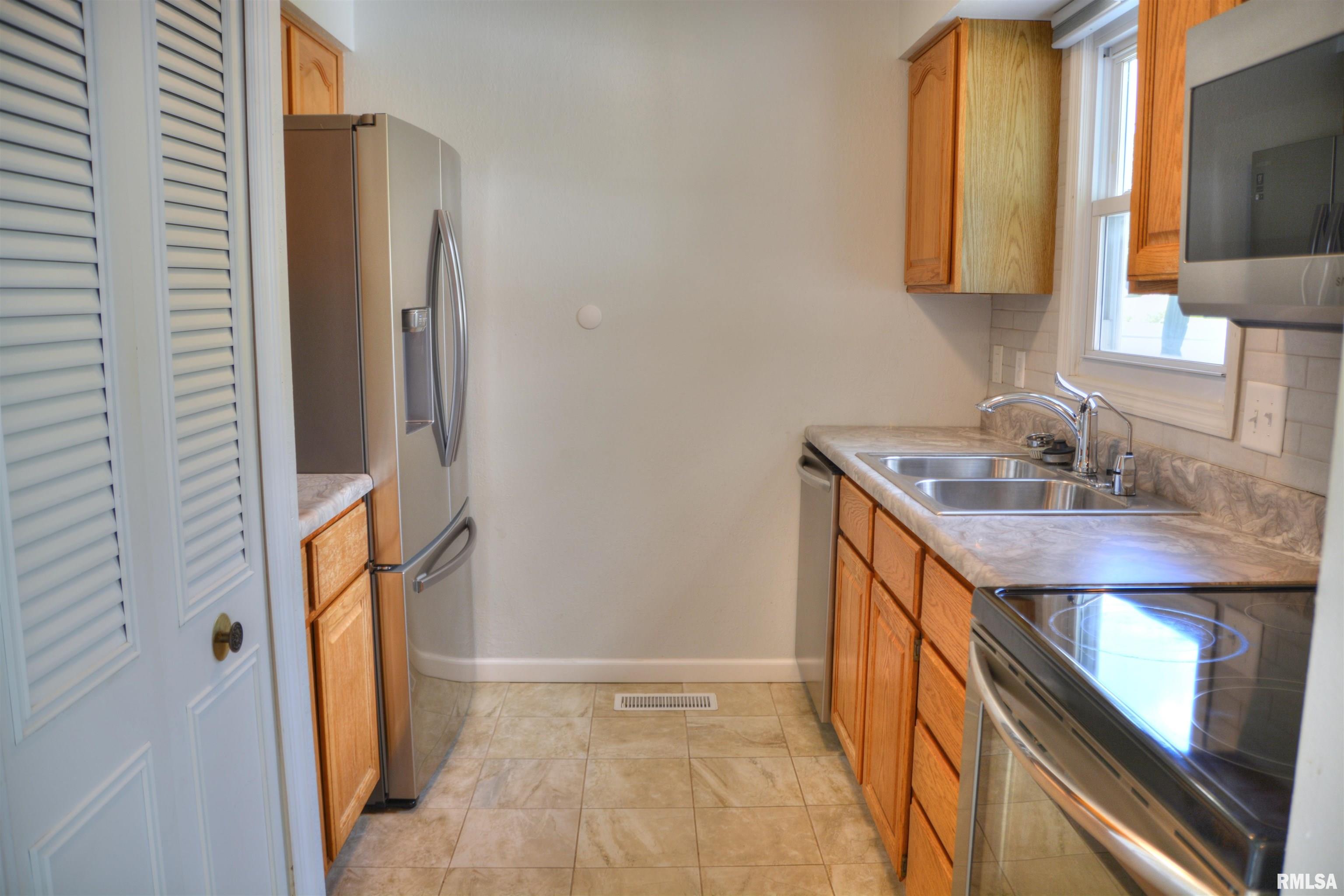 45 North Yorktown Road Macomb, IL 61455 - Photo 7 of 24