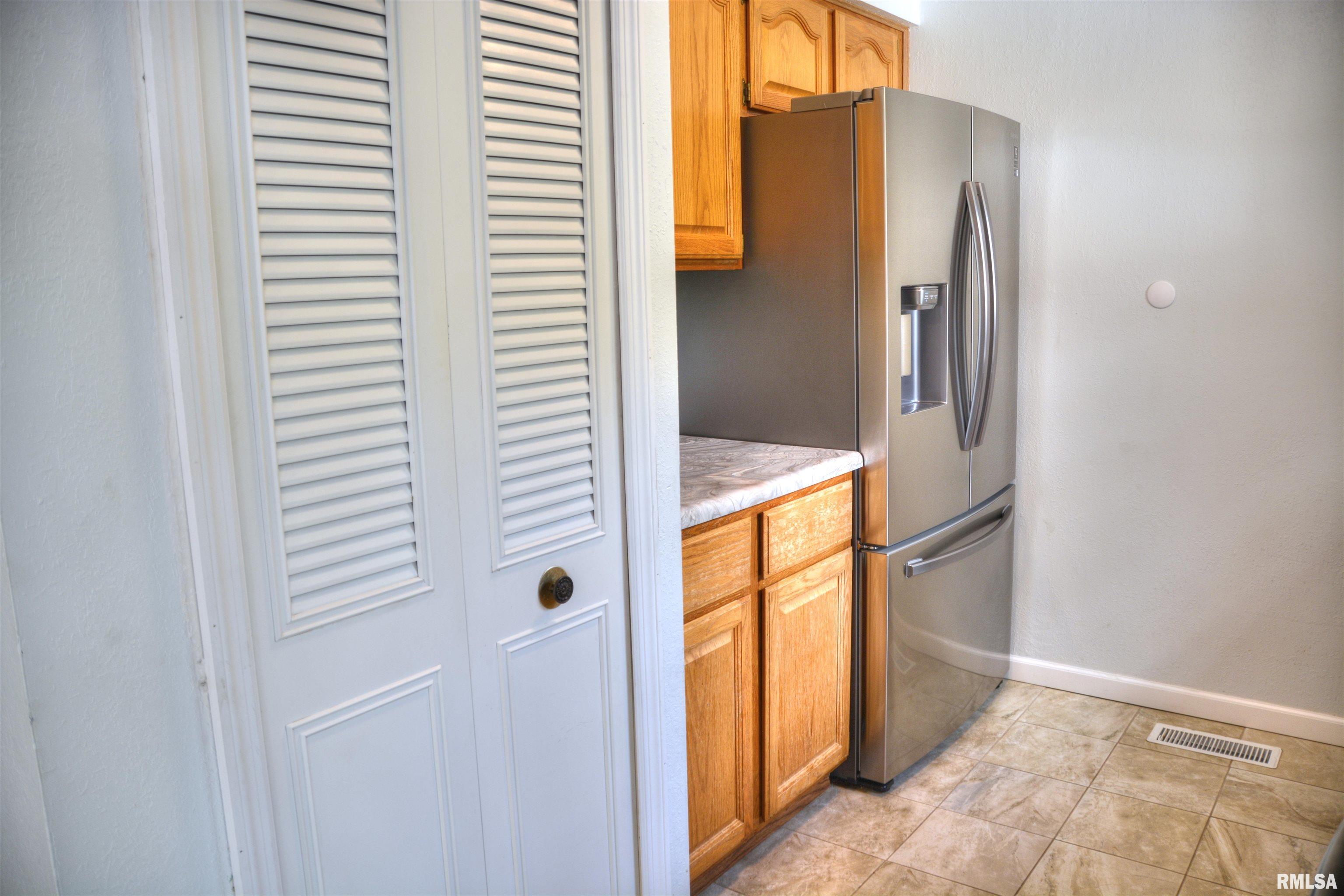 45 North Yorktown Road Macomb, IL 61455 - Photo 8 of 24