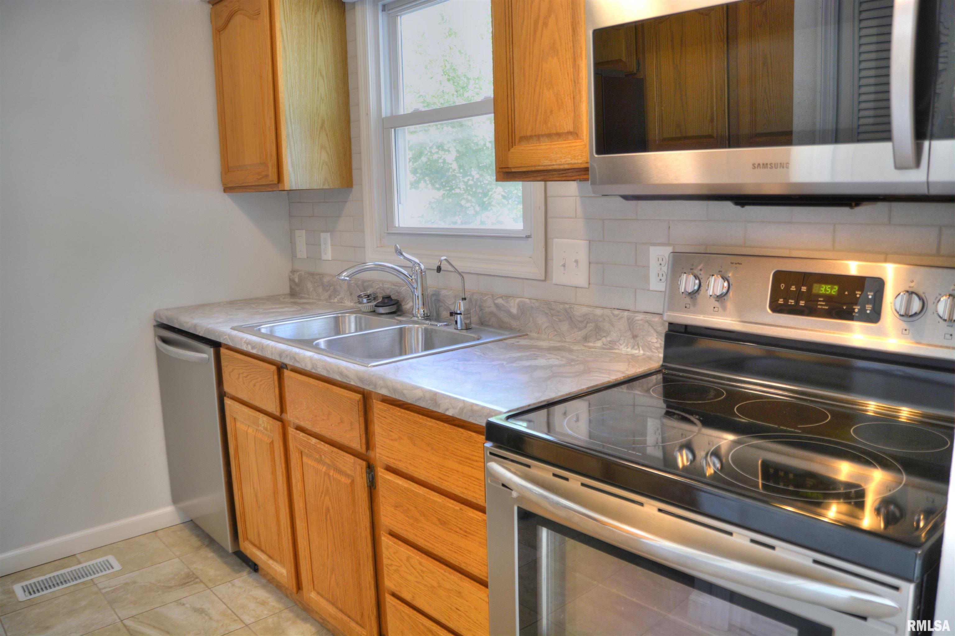 45 North Yorktown Road Macomb, IL 61455 - Photo 9 of 24