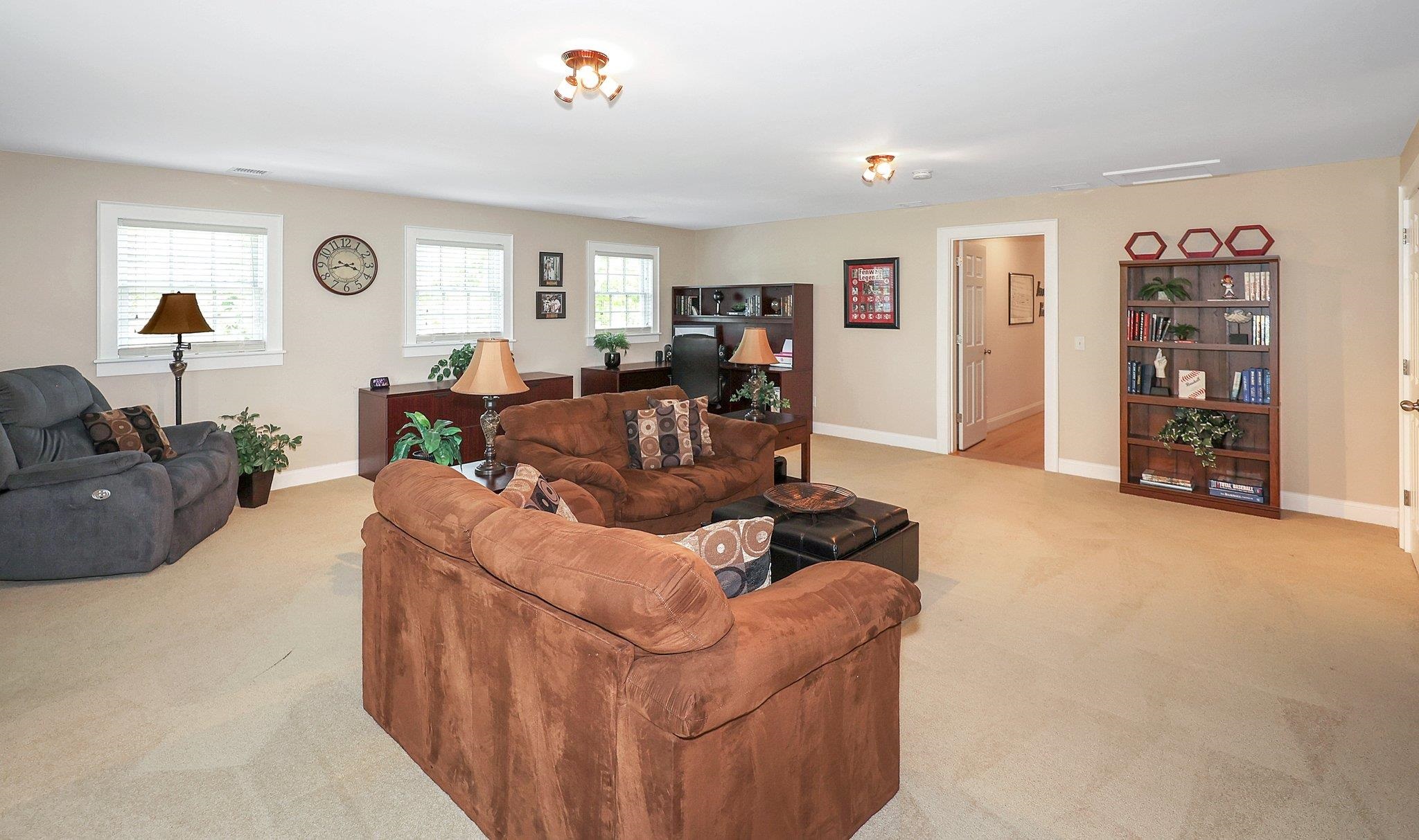 607 Ray Street Manchester, NH 03104 - Photo 29 of 37 Gallery Image 29