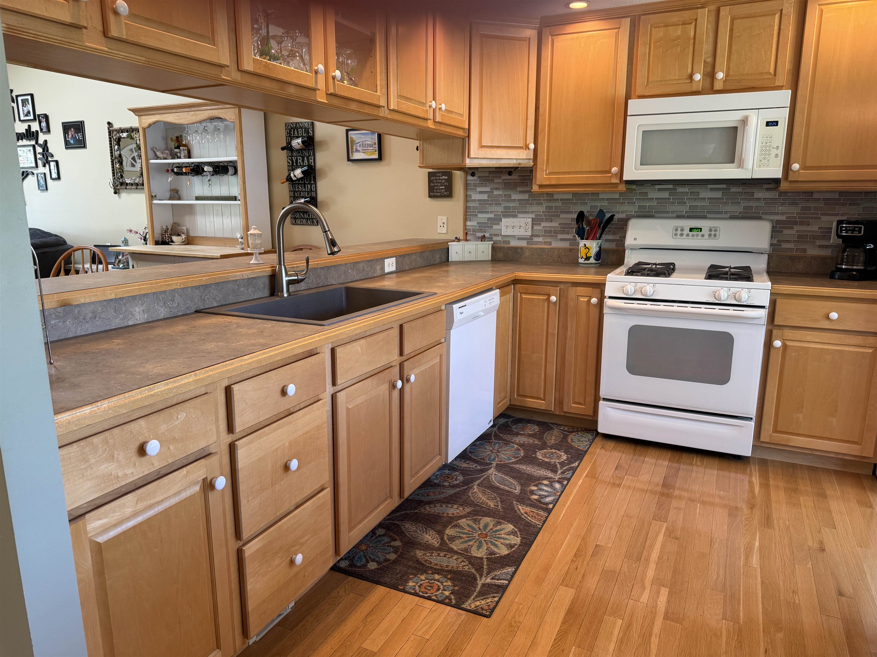 7 Maplevale Road East Kingston, NH 03827 - Photo 8 of 42
