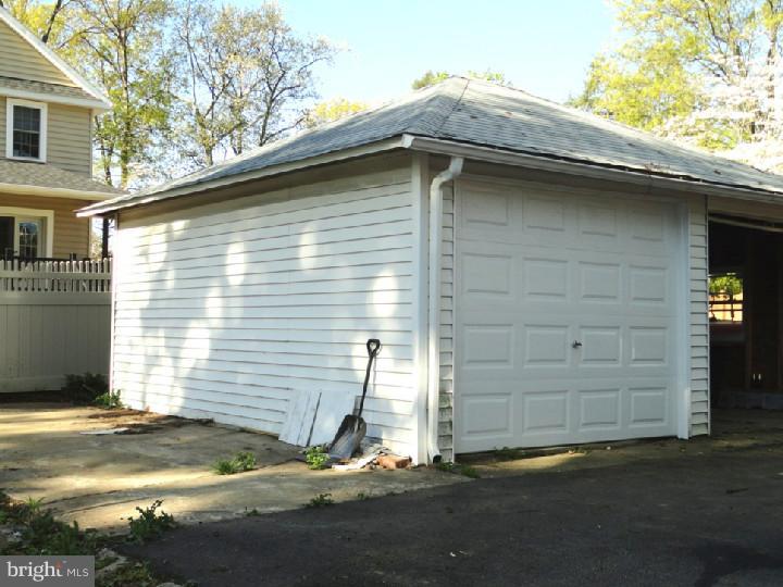 611 East Manoa Road Havertown, PA 19083 - Photo 4 of 12