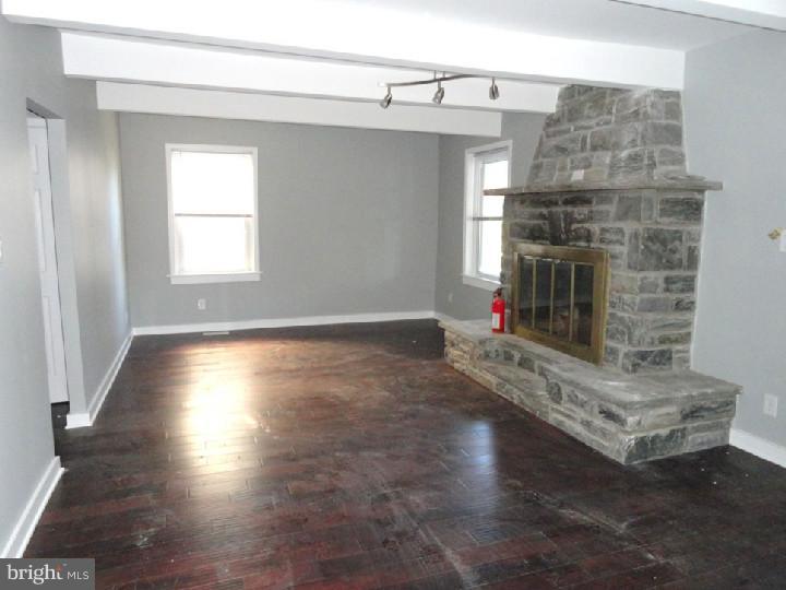 611 East Manoa Road Havertown, PA 19083 - Photo 5 of 12