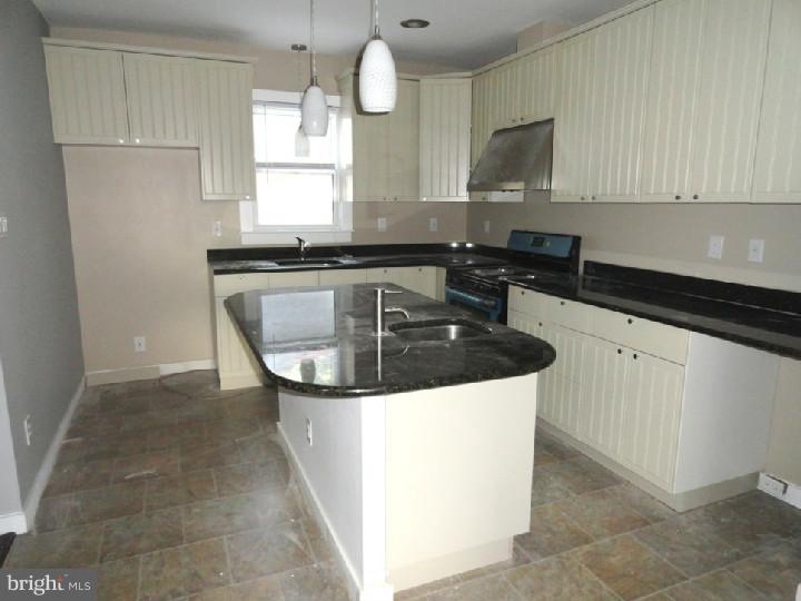 611 East Manoa Road Havertown, PA 19083 - Photo 6 of 12