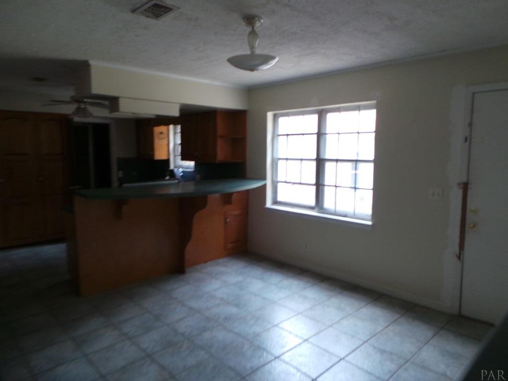 6458 Oakcrest Road Milton, FL 32570 - Photo 6 of 24 Gallery Image 6