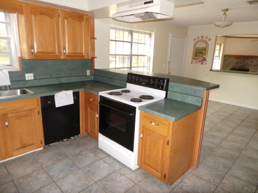 6458 Oakcrest Road Milton, FL 32570 - Photo 9 of 24 Gallery Image 9