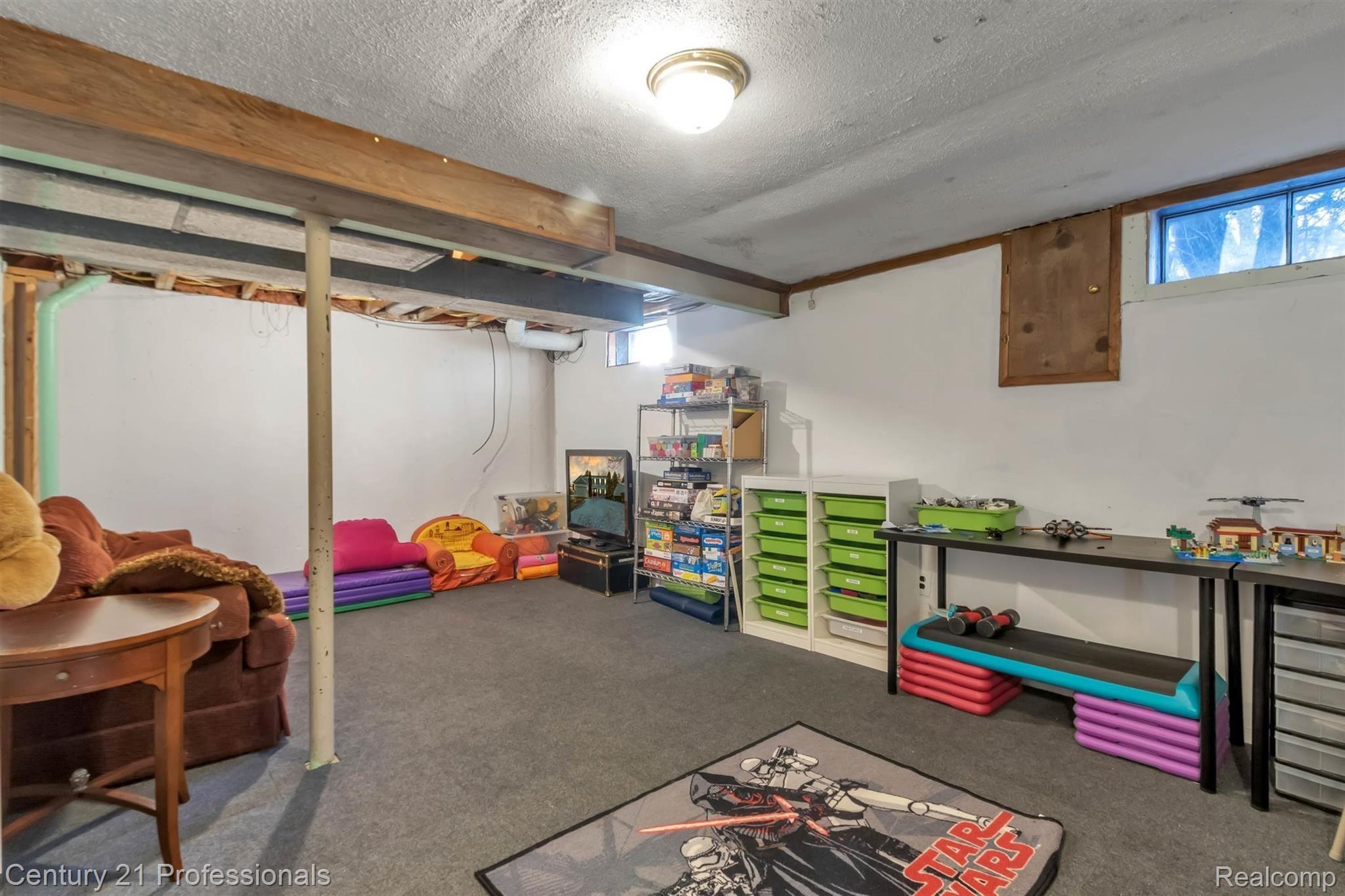 462 Whitney Drive Rochester, MI 48307 - Photo 41 of 49 43-462 Whitney Dr-WindowStill-Real-.jpg