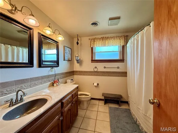 $350,000 | 61 Old School Road, Perryville, MO 63775