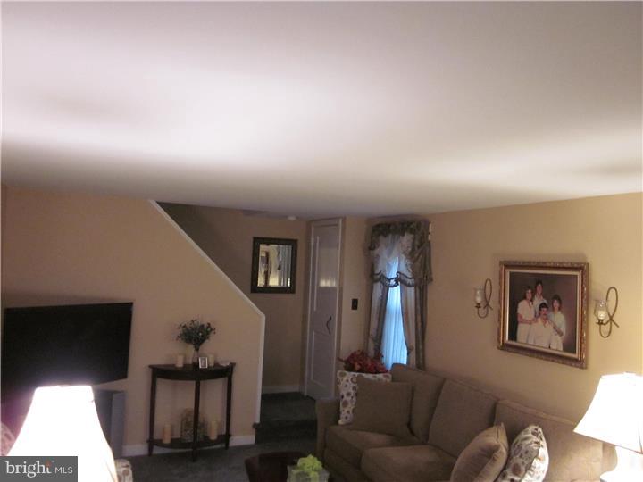 113 Haverford Road Folsom, PA 19033 - Photo 11 of 20 Living Room