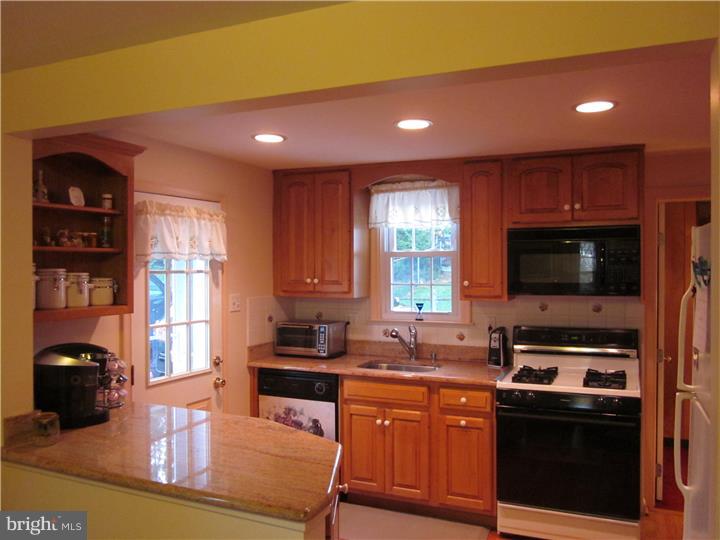 113 Haverford Road Folsom, PA 19033 - Photo 5 of 20 Kitchen