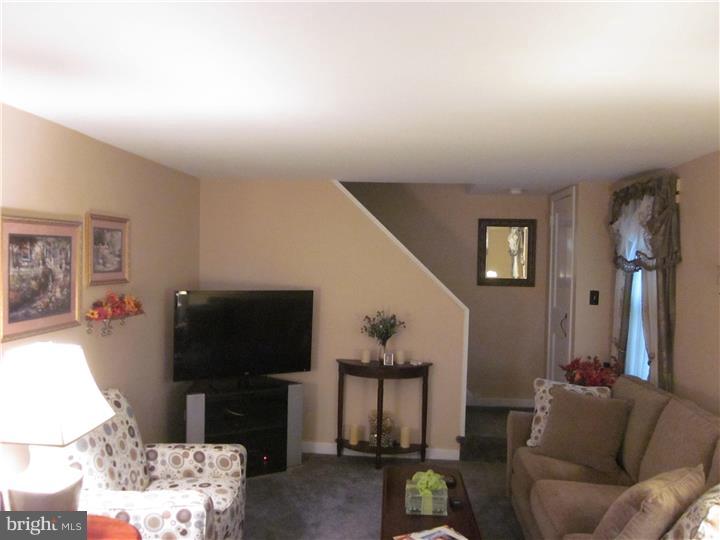 113 Haverford Road Folsom, PA 19033 - Photo 10 of 20 Living Room