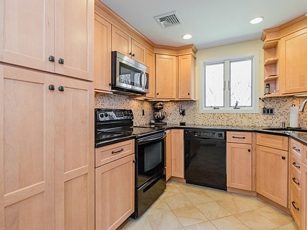 72 Kingston Road Waltham, MA 02451 - Photo 5 of 29