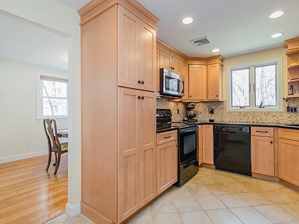 72 Kingston Road Waltham, MA 02451 - Photo 6 of 29