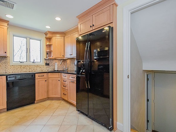 72 Kingston Road Waltham, MA 02451 - Photo 8 of 29