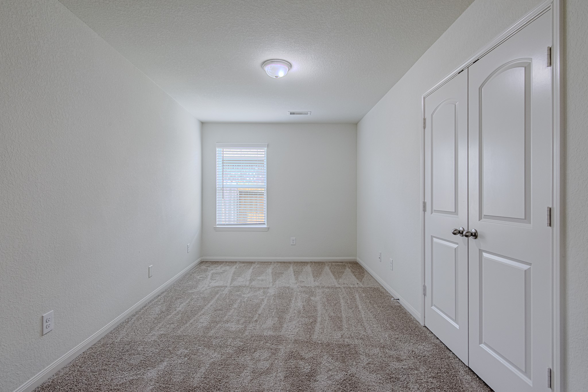 9522 Olive Stone Drive Rosharon, TX 77583 - Photo 21 of 29 a view of room with window