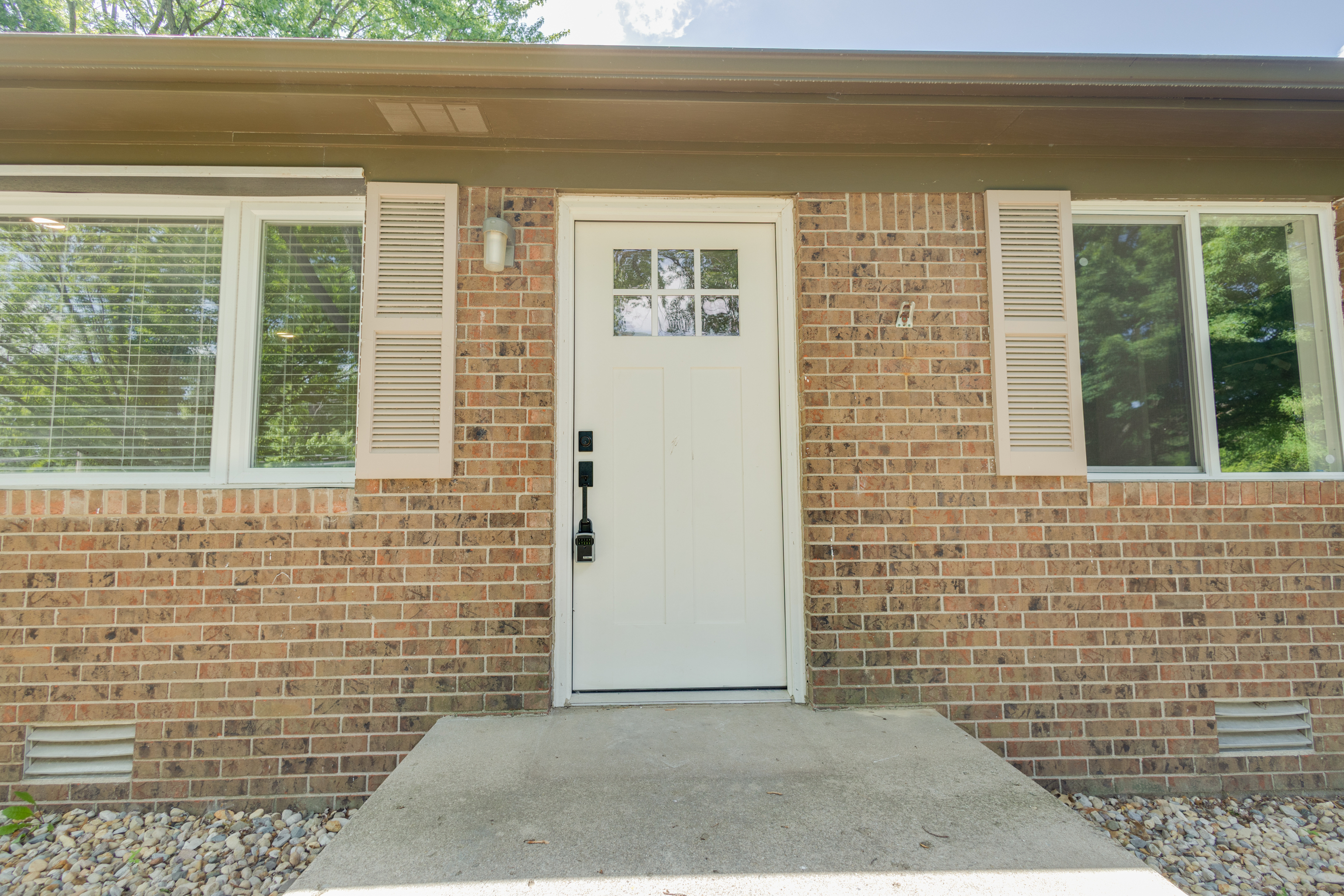 549 West Stop 11 Road Indianapolis, IN 46217 - Photo 5 of 40
