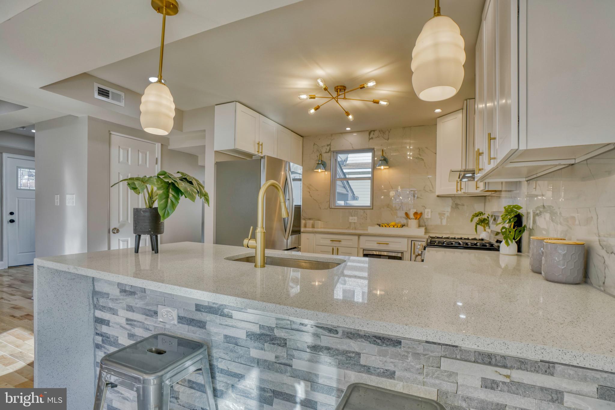 5309 Catalpha Road Baltimore, MD 21214 - Photo 13 of 45 Custom Tile on Breakfast Bar